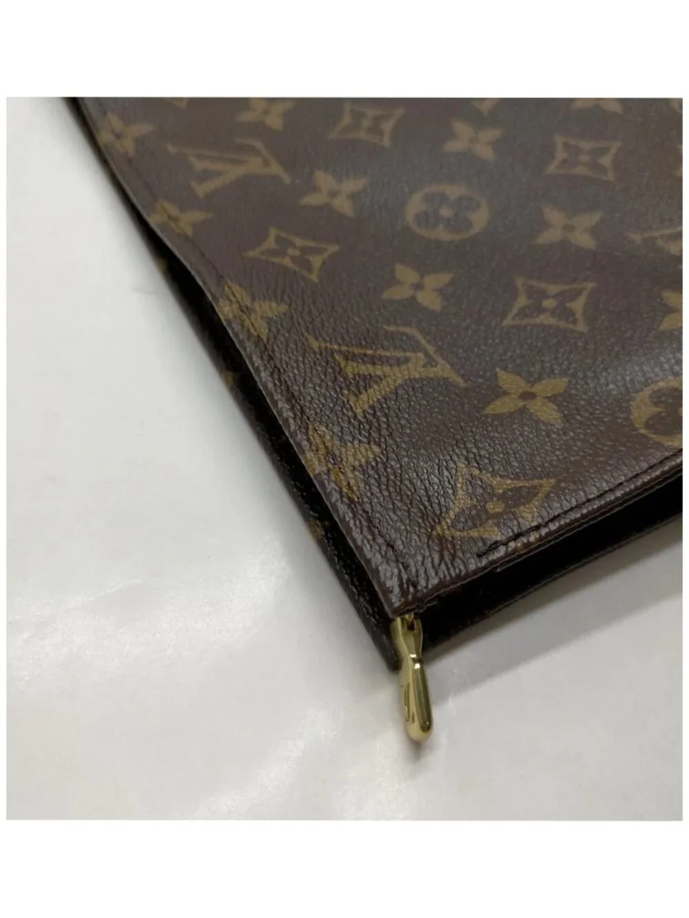 Louis Vuitton classic louis